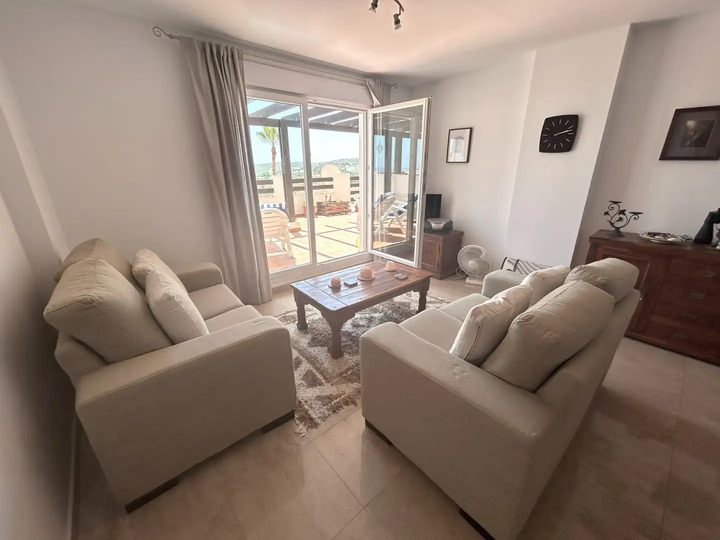 Sala de estar de Planta baja en venta en Manilva con Aire acondicionado, Terraza y Piscina
