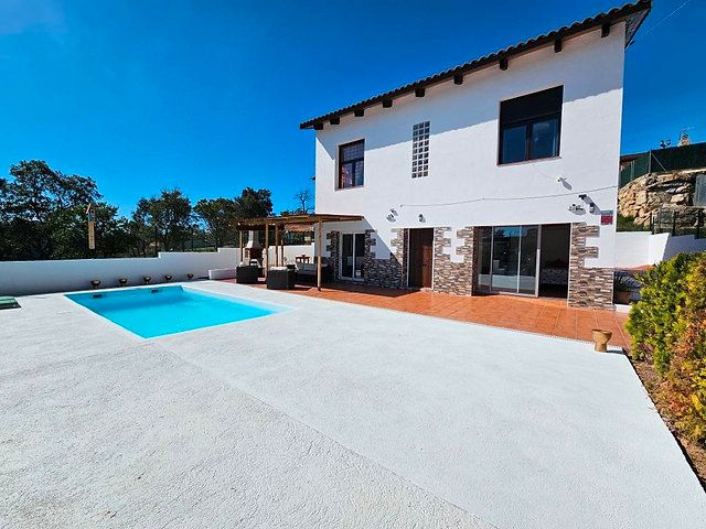 Piscina de Casa o chalet en venta en Sils con Aire acondicionado, Calefacción y Jardín privado