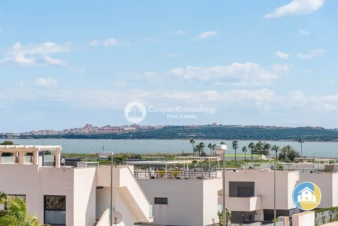 Chalet con piscina en venta en La Herrada, imagen 2