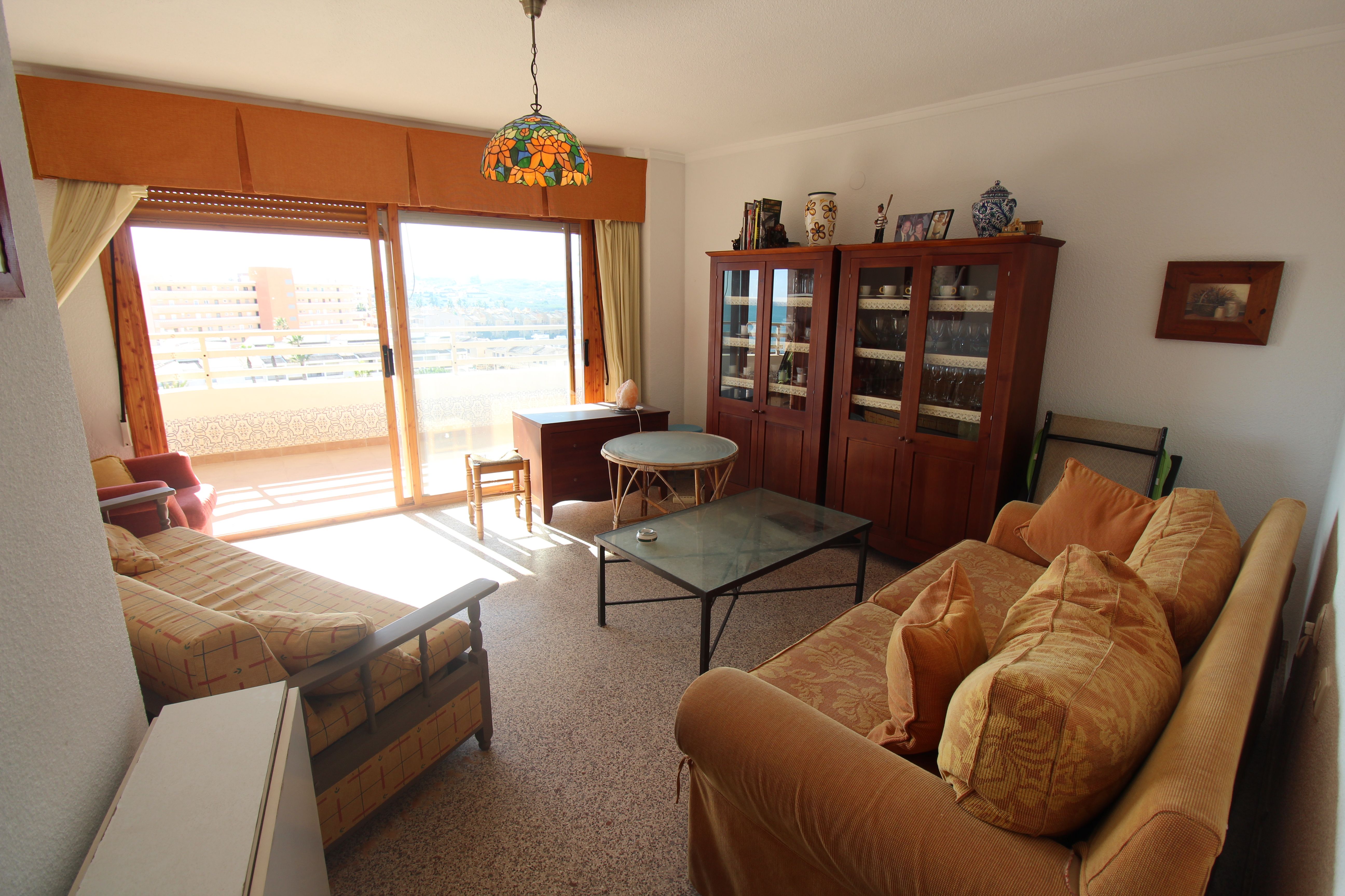 Sala de estar de Piso en venta en Torrevieja con Terraza, Amueblado y Lavadora