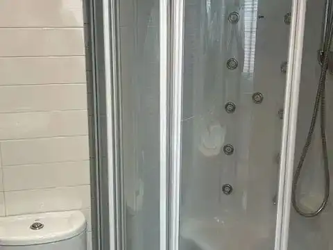 Bathroom of Flat for rent in Cuenca  with Private garden, Parquet flooring and Swimming Pool