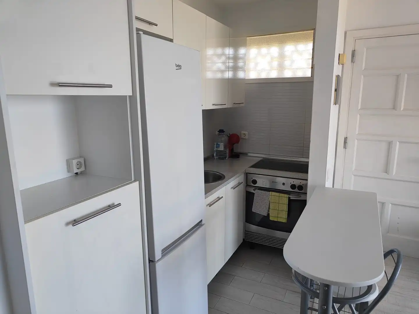 Cuina de Apartament en venda en El Rosario amb Moblat, Forn i Rentadora
