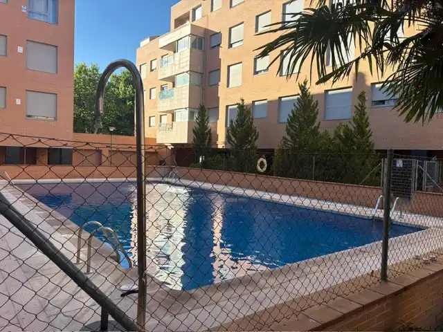 Schwimmbecken von Dachboden zum Verkauf in Yebes mit Klimaanlage, Heizung und Terrasse