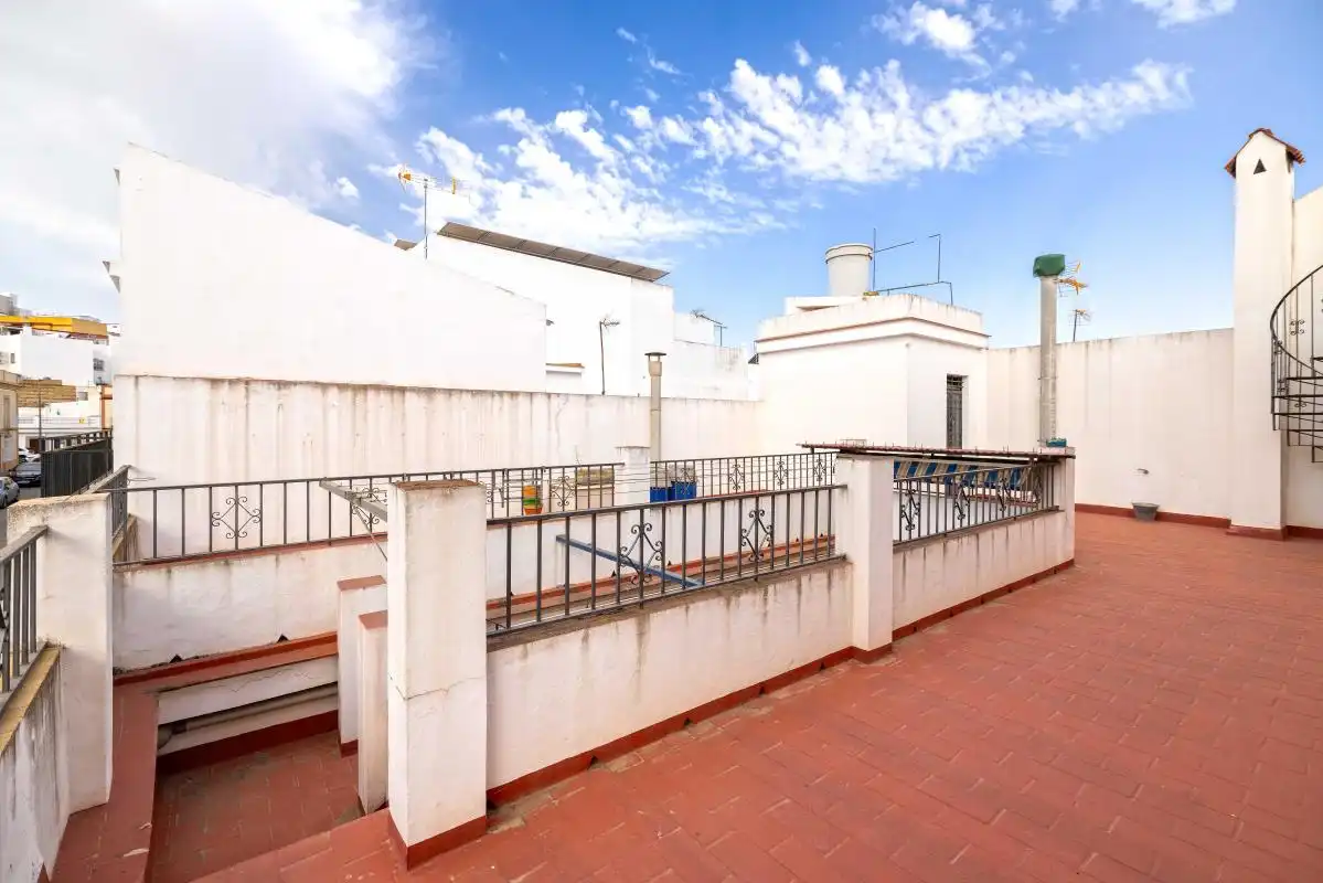 Terrassa de Casa adosada en venda en Dos Hermanas amb Aire condicionat, Calefacció i Jardí privat