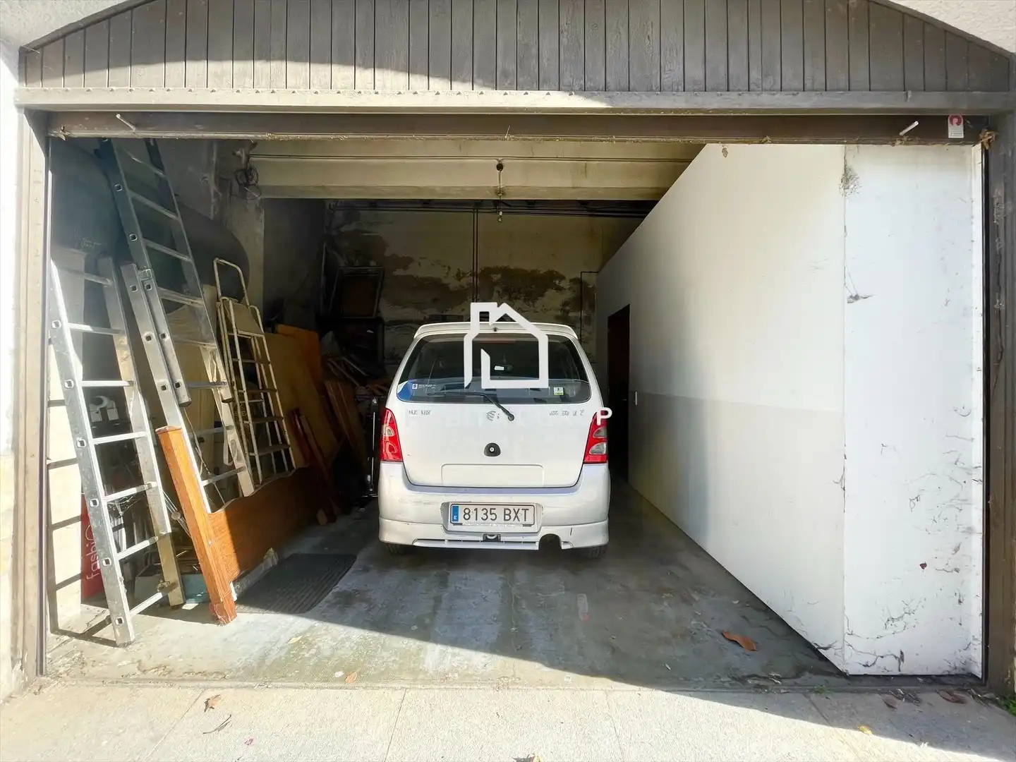 Aparcament de Casa o xalet en venda en Girona amb Aire condicionat, Calefacció i Jardí privat