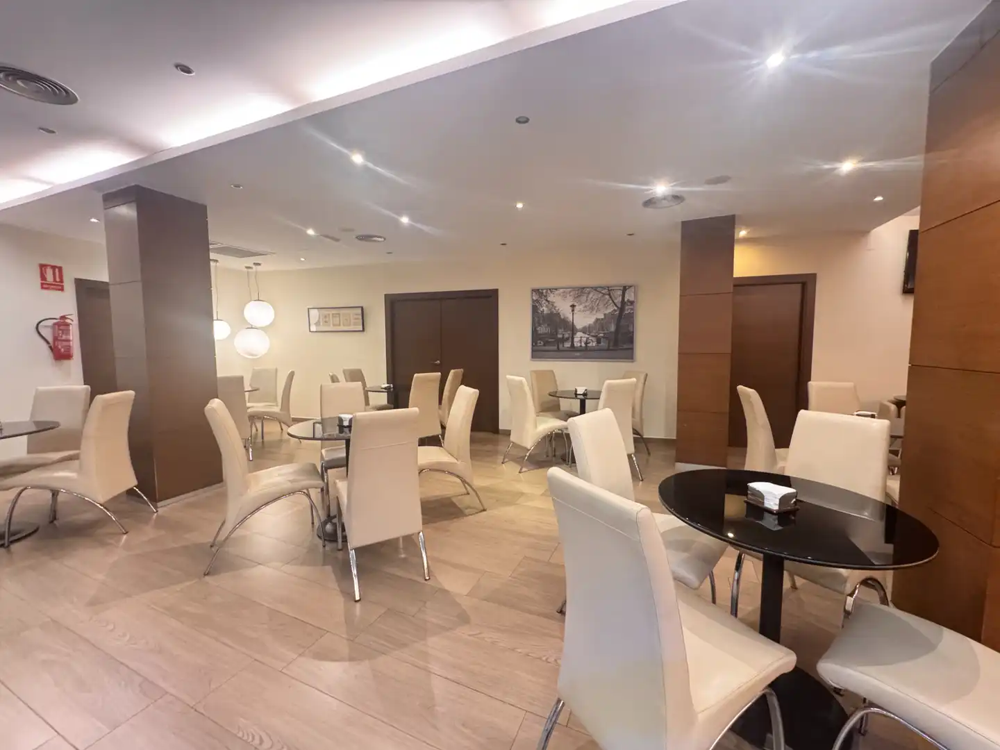 Local comercial en venta en Avinguda del País Valencià 65, imagen 13