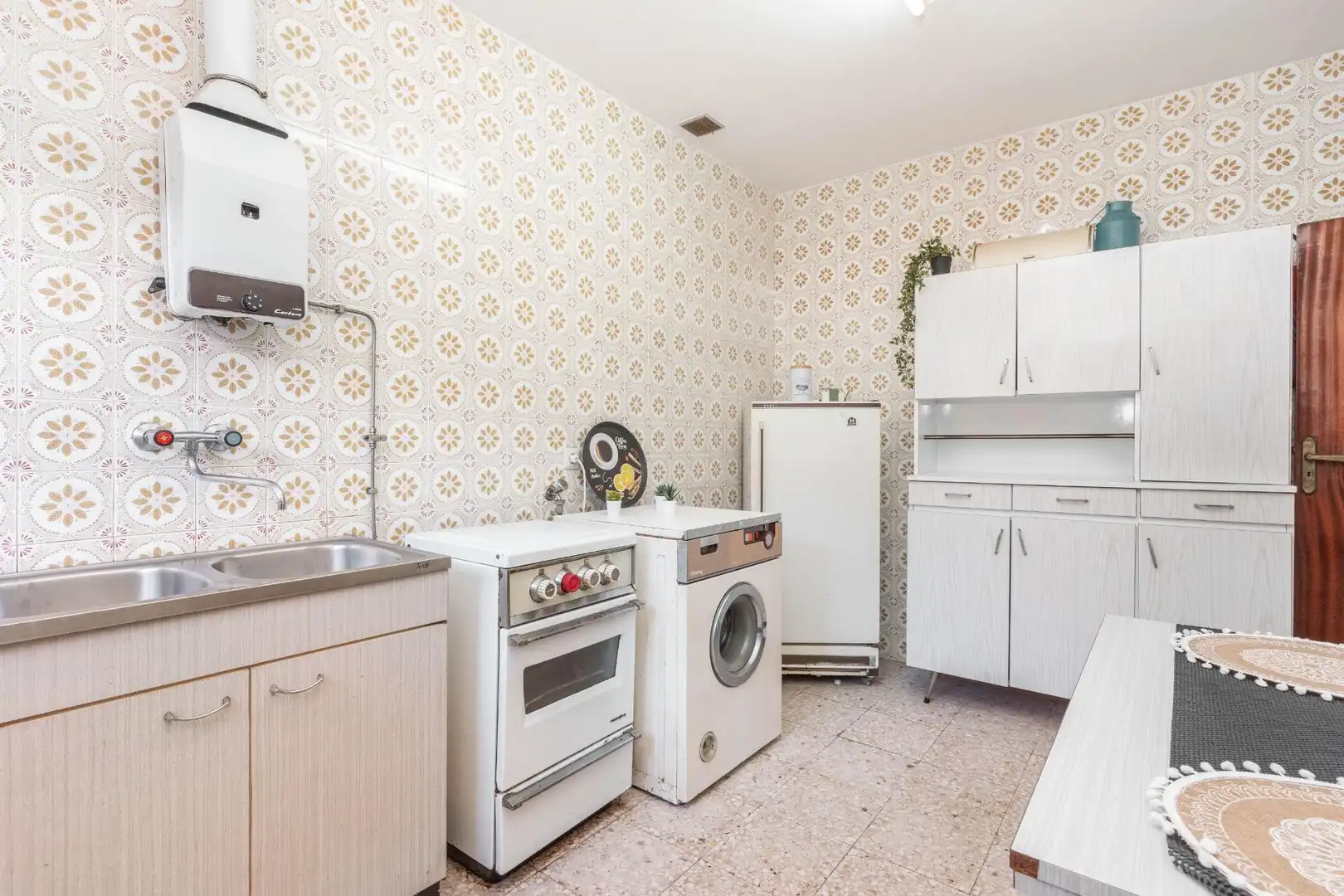 Kitchen of Houses for sale in Castrocontrigo  with Private garden, Terrace and Furnished