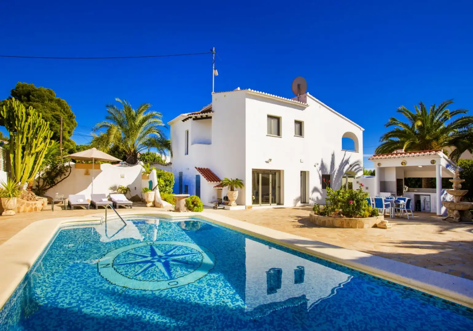 Swimming pool of Houses for sale in Calpe / Calp  with Air Conditioner, Heating and Private garden