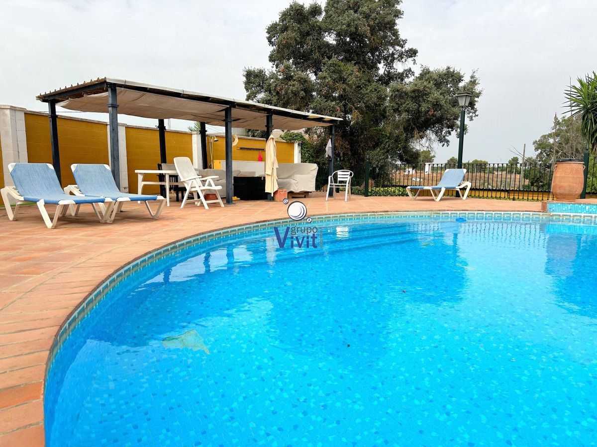 Piscina de Casa o xalet en venda en Alcalá de Guadaira amb Aire condicionat, Jardí privat i Terrassa