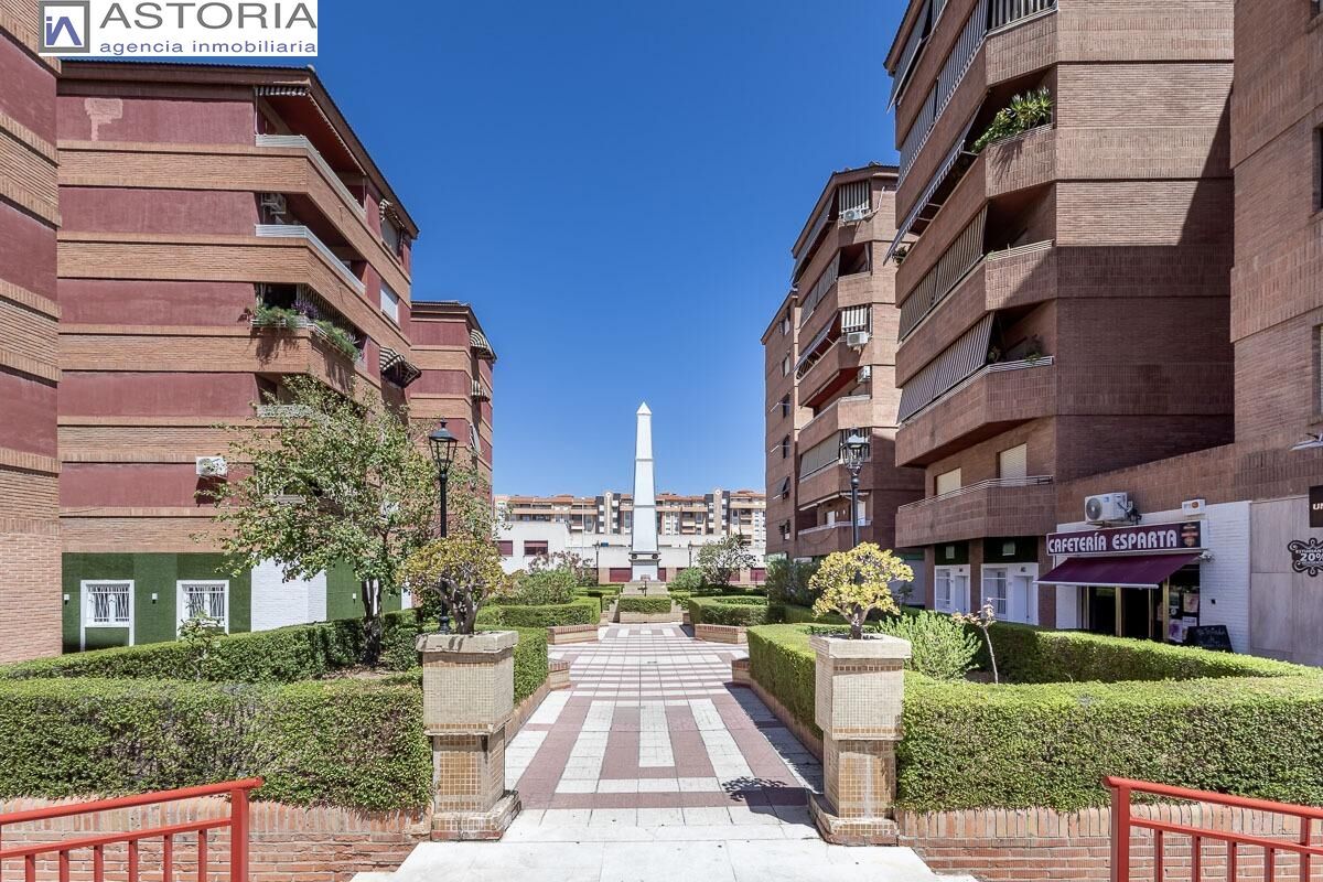 Exterior view of Flat for sale in  Granada Capital  with Heating