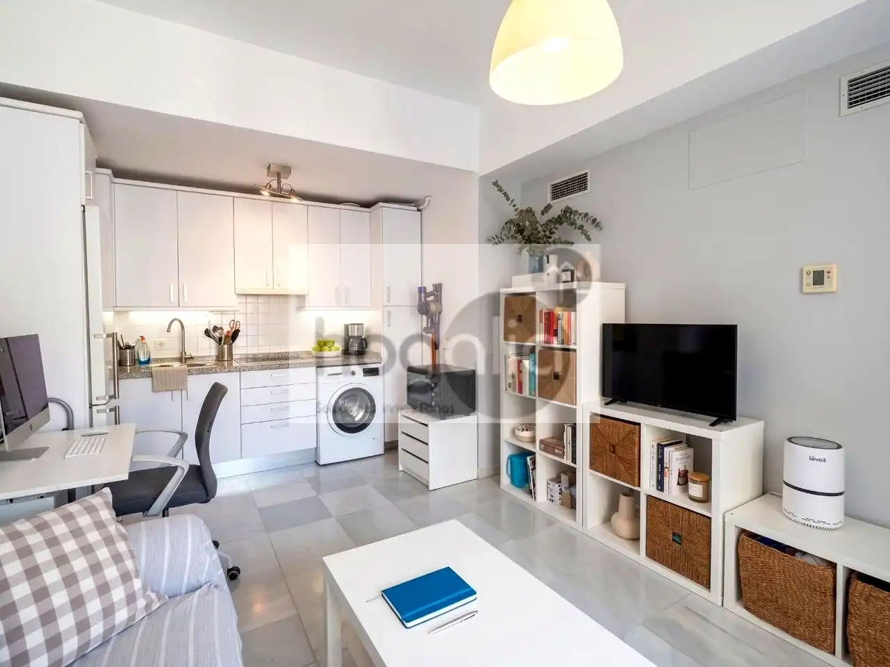 Living room of Flat for rent in Sevilla  with Air Conditioner, Terrace and Furnished