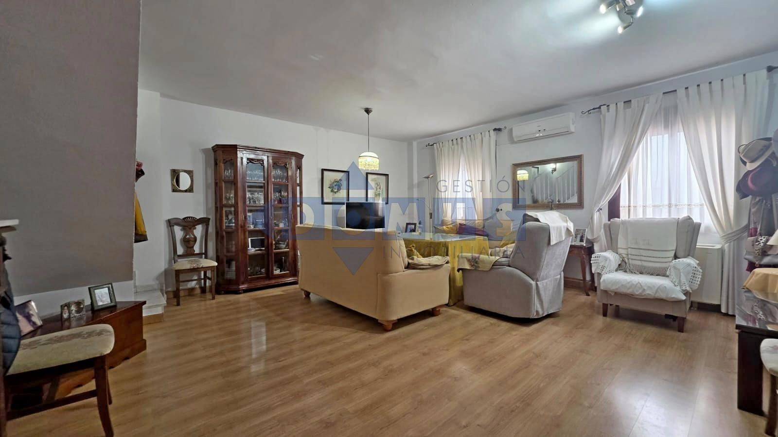 Sala de estar de Dúplex en venta en Ronda con Aire acondicionado y Calefacción