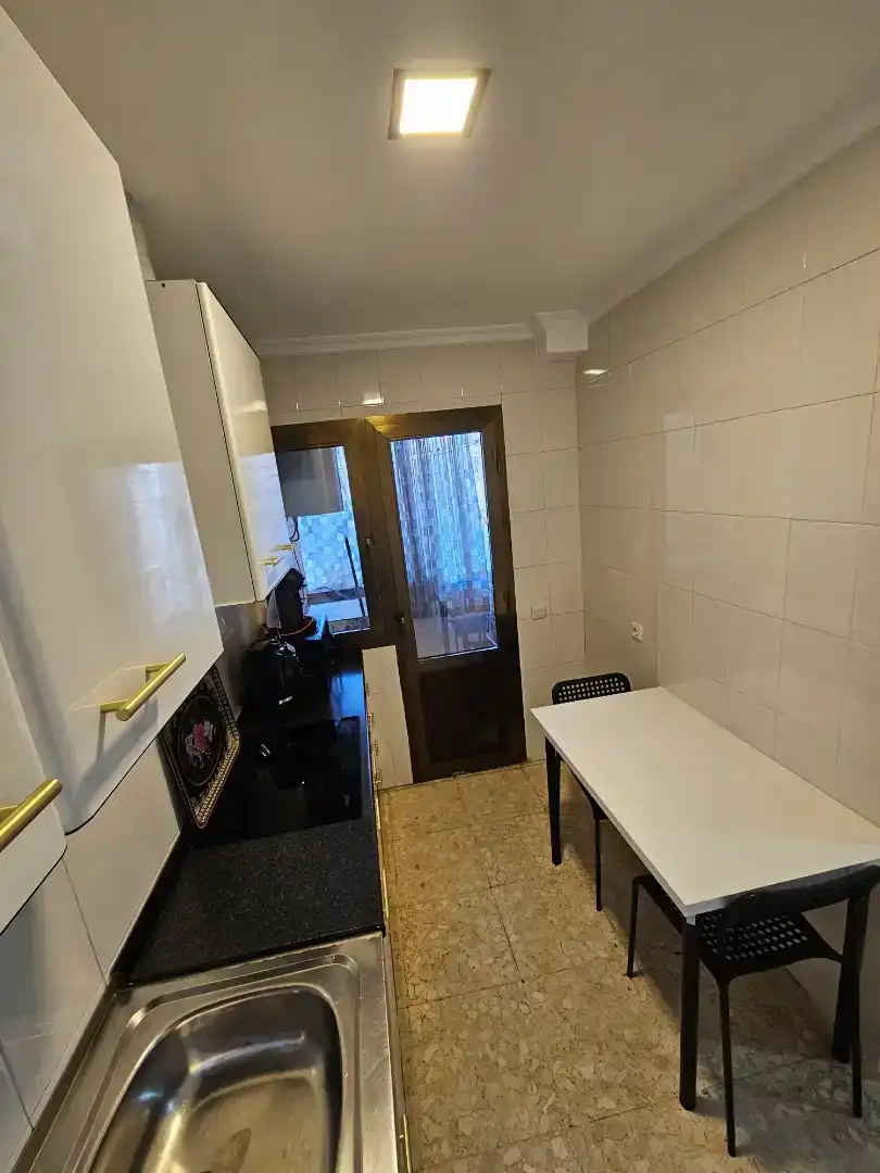 Cuina de Pis per a compartir en Manzanares amb Parquet, Moblat i Forn