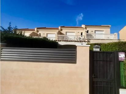 Vista exterior de Casa adosada en venda en Mont-roig del Camp amb Terrassa i Piscina comunitària