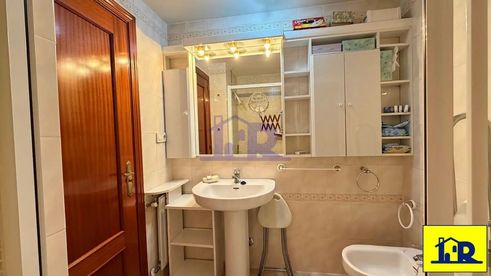 Baño de Piso en venta en Cuenca con Calefacción, Terraza y Trastero