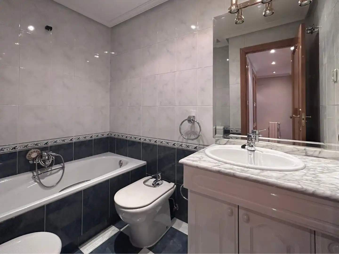 Badezimmer von Wohnung zum Verkauf in Pozuelo de Alarcón mit Heizung, Parkett und Gemeinschaftspool