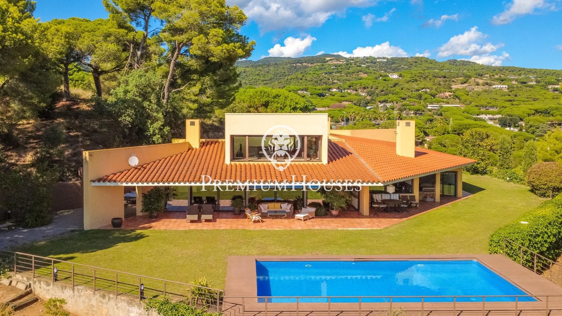 Vista exterior de Casa o xalet en venda en Sant Andreu de Llavaneres amb Calefacció, Jardí privat i Terrassa