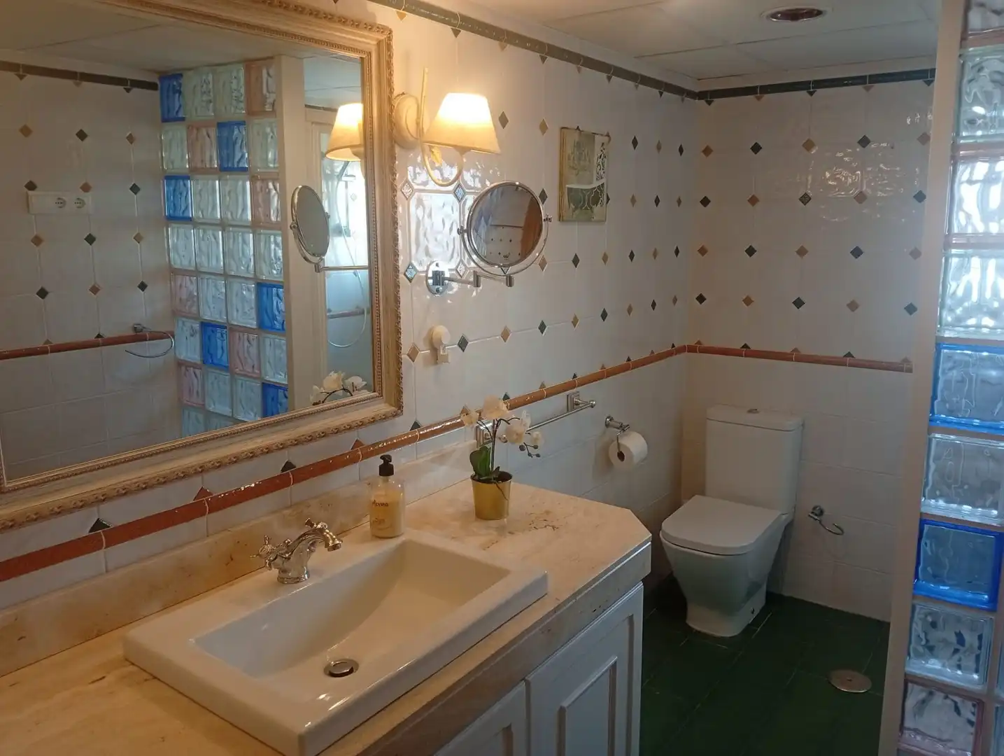 Bathroom of Flat for rent in Torremolinos  with Air Conditioner, Heating and Terrace