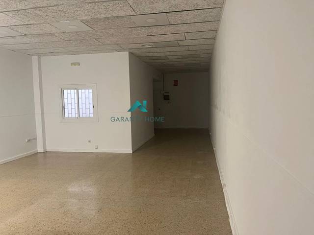 Local comercial en Alquiler en Can Mariner