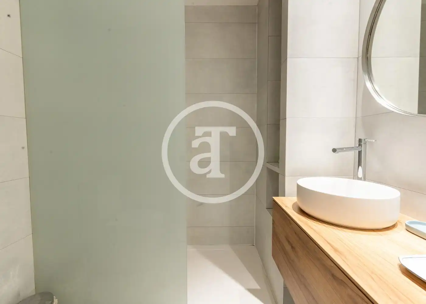 Bathroom of Duplexes for rent in Madrid  with Air Conditioner, Heating and Furnished