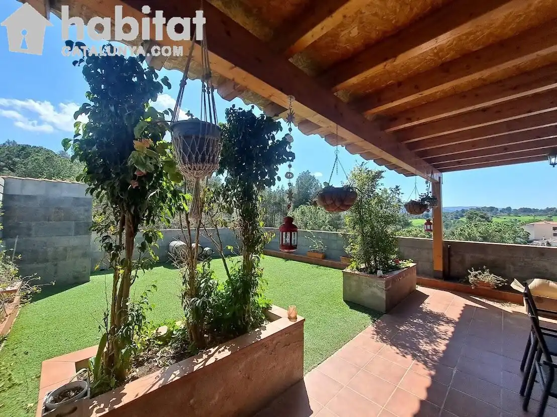 Terrassa de Casa o xalet en venda en Sant Esteve Sesrovires amb Aire condicionat, Jardí privat i Terrassa