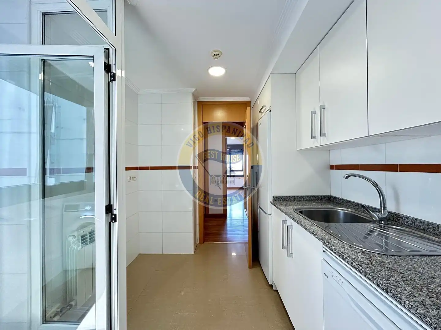 Cuina de Apartament en venda en Vigo  amb Calefacció i Traster