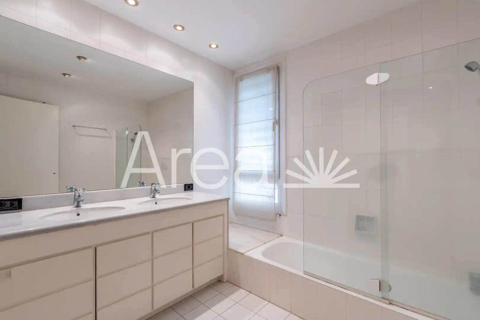 Bathroom of Houses for sale in Rocaferrera