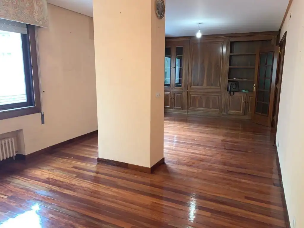 Piso en venta en Ourense Capital  con Calefacción, Jardín privado y Parquet