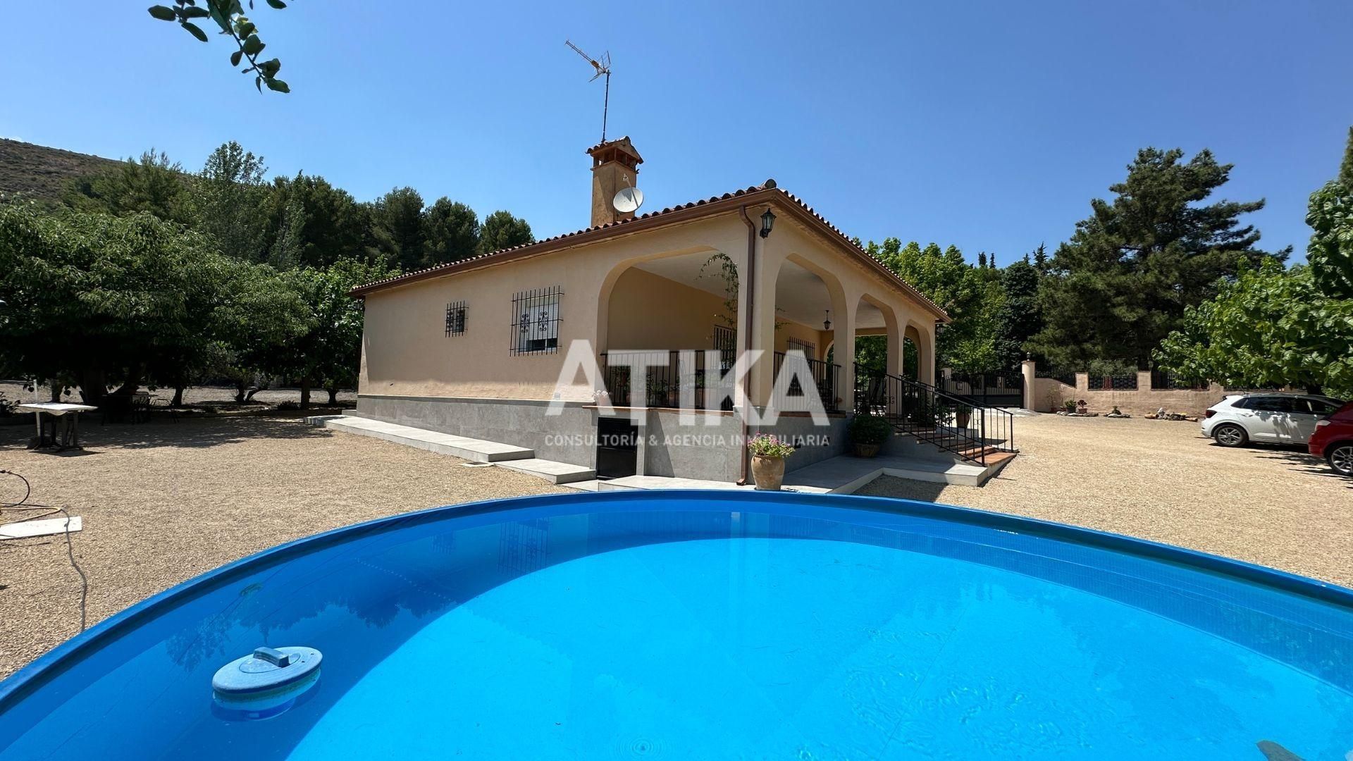 Vista exterior de Casa o xalet en venda en Ontinyent amb Aire condicionat, Jardí privat i Piscina