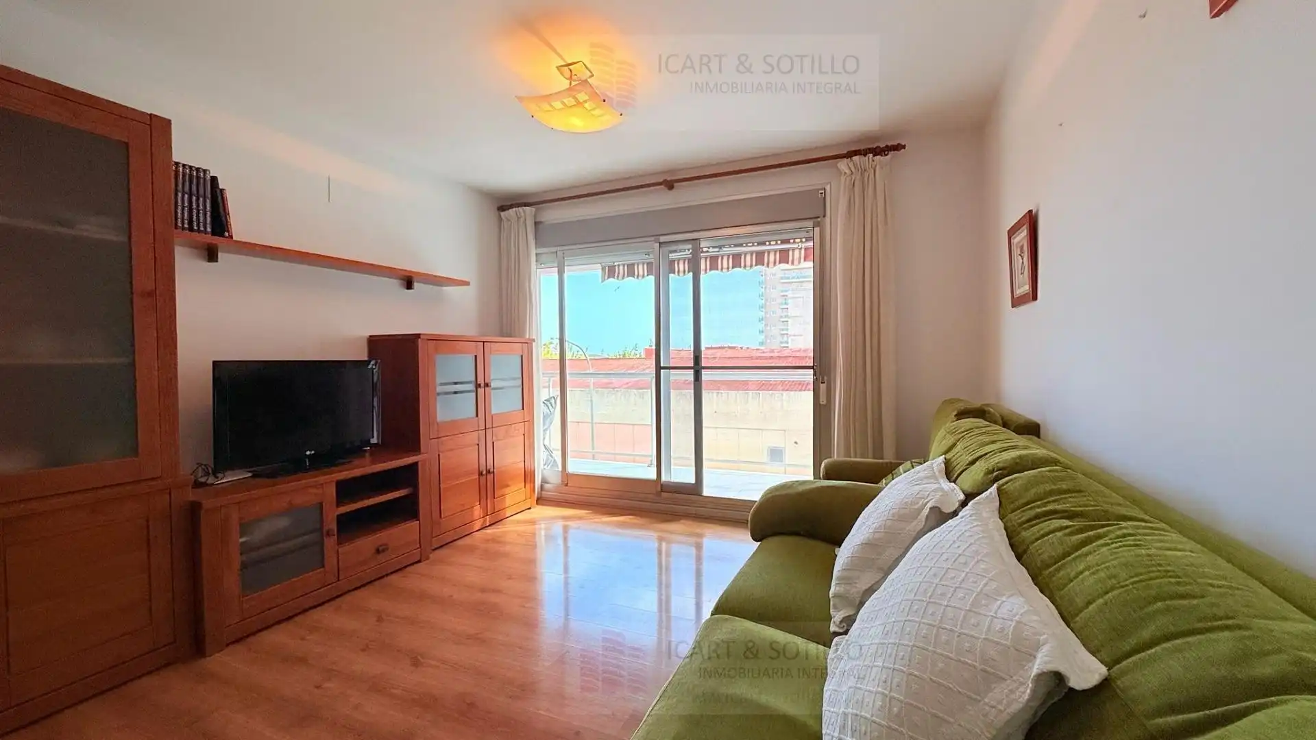 Sala de estar de Piso en venta en Vinaròs con Aire acondicionado, Calefacción y Parquet