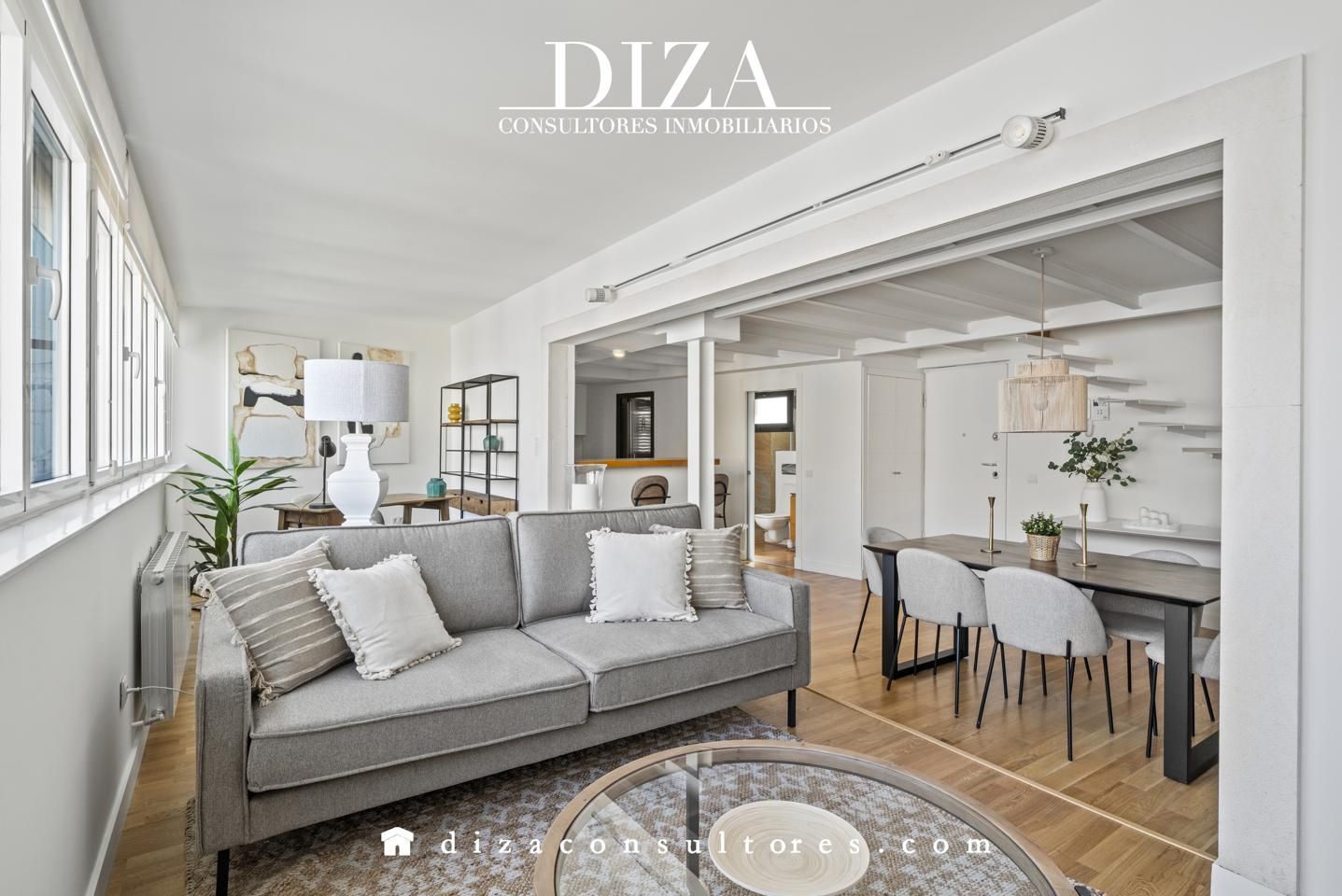 Sala d'estar de Dúplex de lloguer en  Madrid Capital amb Aire condicionat, Calefacció i Moblat