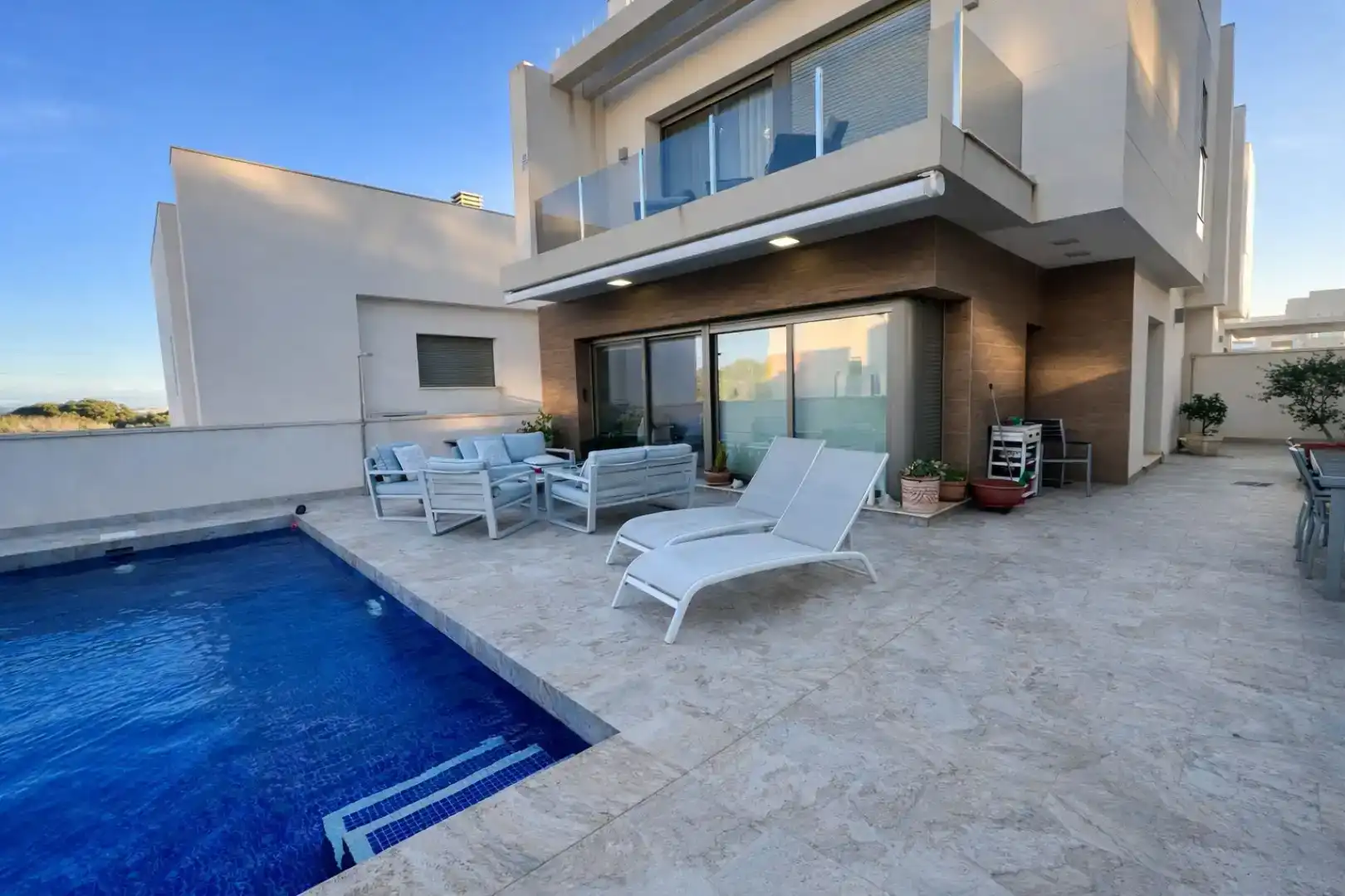 Terrasse von Einfamilien-Reihenhaus zum Verkauf in Orihuela mit Schwimmbad