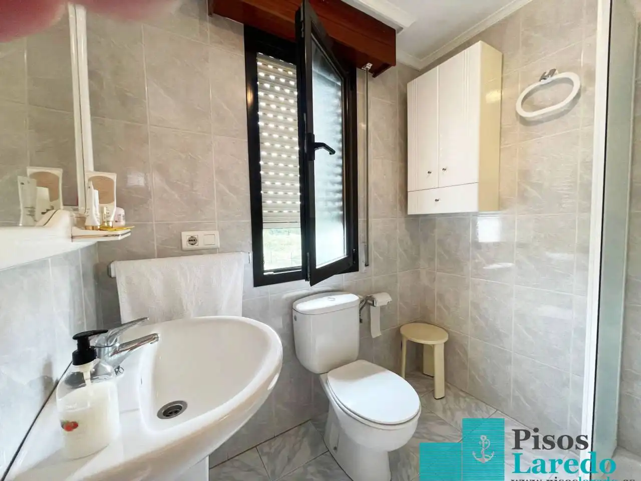 Bathroom of Houses for sale in Argoños   with Heating, Private garden and Parquet flooring