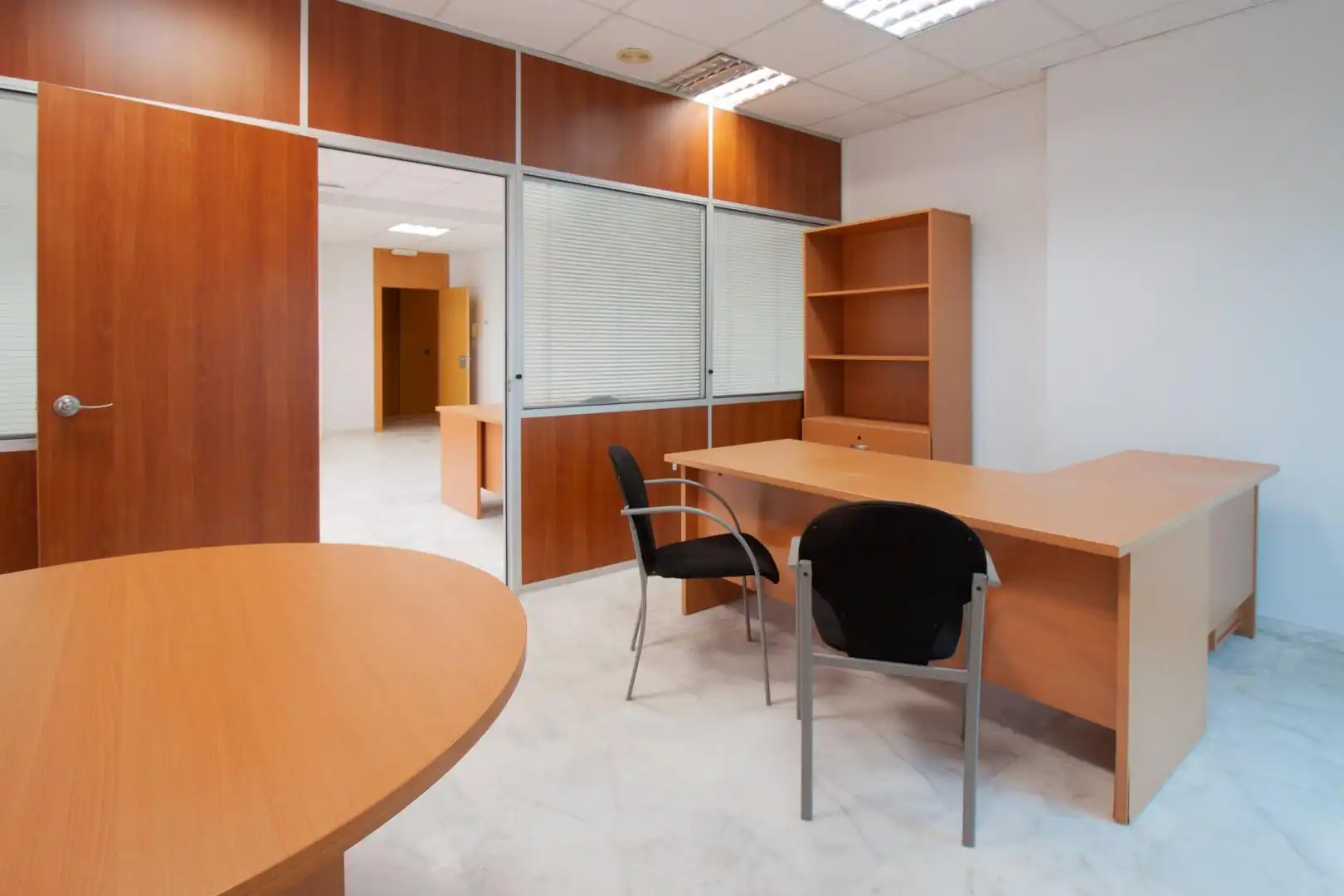 Büro zur Miete in Mairena del Aljarafe mit Klimaanlage und Terrasse