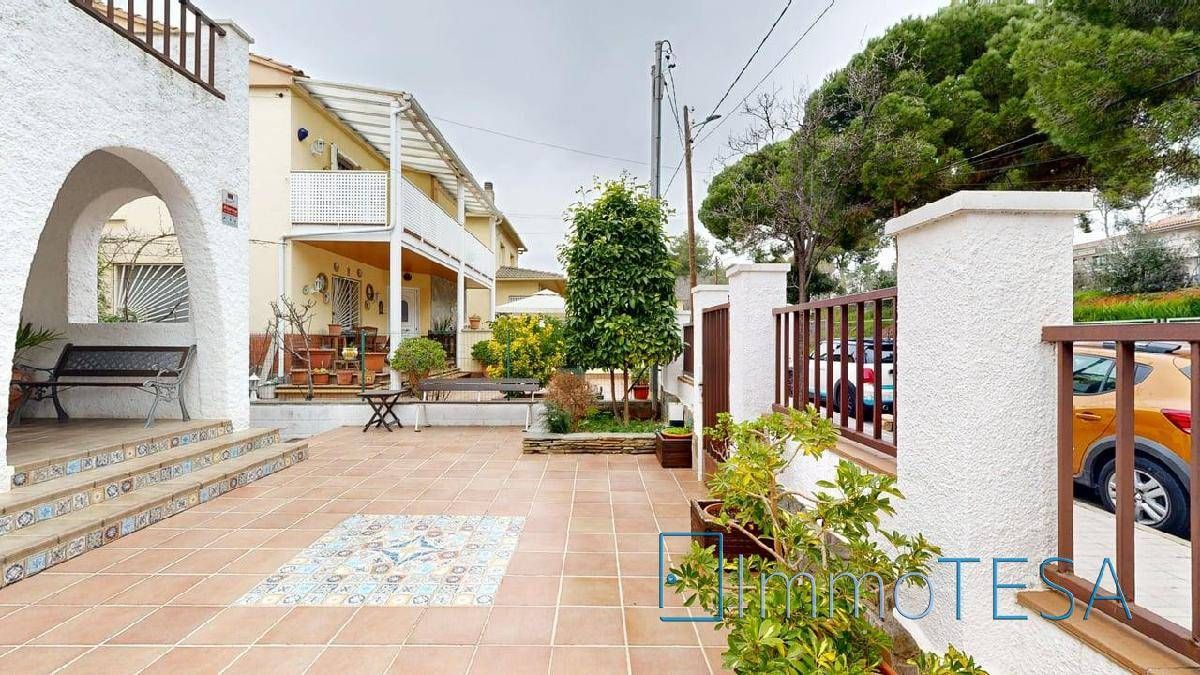 Exterior view of House or chalet for sale in Barberà del Vallès  with Private garden, Terrace and Storage room