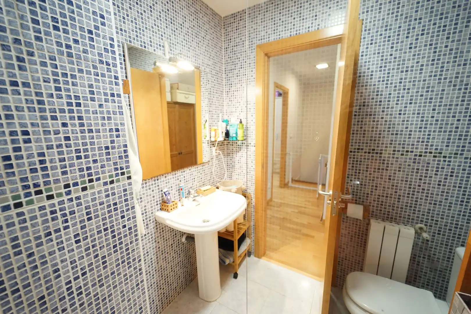 Badezimmer von Einfamilien-Reihenhaus zum Verkauf in Piélagos mit Heizung, Privatgarten und Terrasse