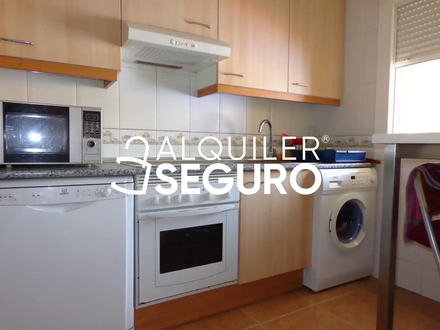 Cuina de Casa o xalet de lloguer en La Adrada  amb Calefacció, Terrassa i Piscina