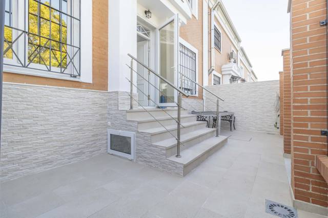 Casa adosada en Venta en Cerros de Montequinto