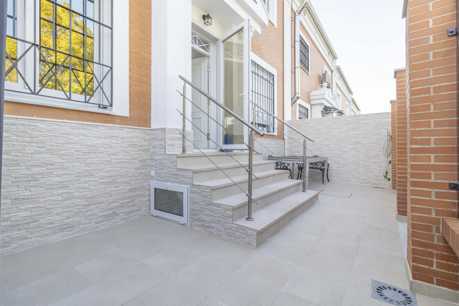Terrassa de Casa adosada en venda en Montequinto amb Aire condicionat, Jardí privat i Terrassa