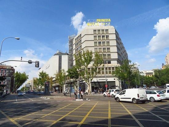Exterior view of Flat for sale in  Madrid Capital  with Heating, Parquet flooring and Terrace