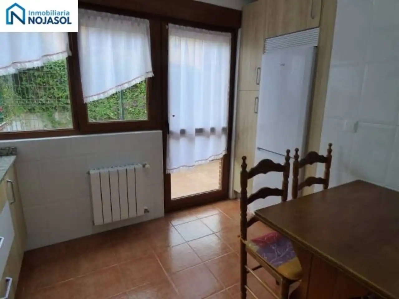 Küche von Einfamilien-Reihenhaus zum Verkauf in Bareyo mit Heizung, Terrasse und Möbliert