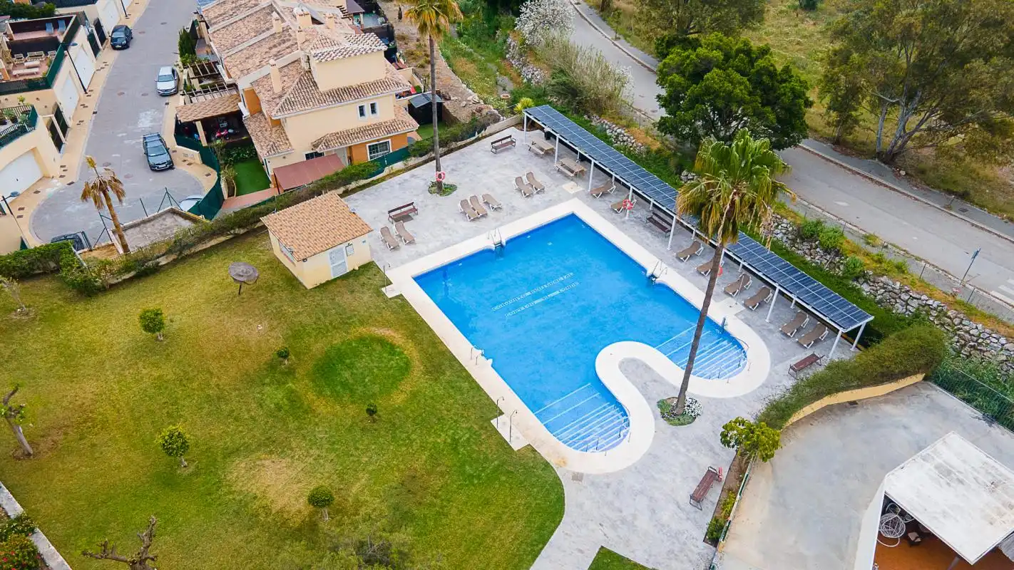 Piscina de Casa adosada en venda en Vélez-Málaga amb Calefacció, Jardí privat i Terrassa