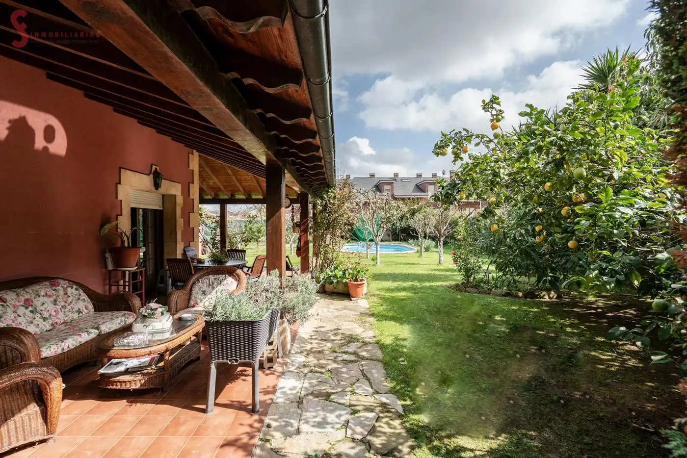 Jardín de Casa o chalet en venta en Torrelavega  con Calefacción, Jardín privado y Parquet