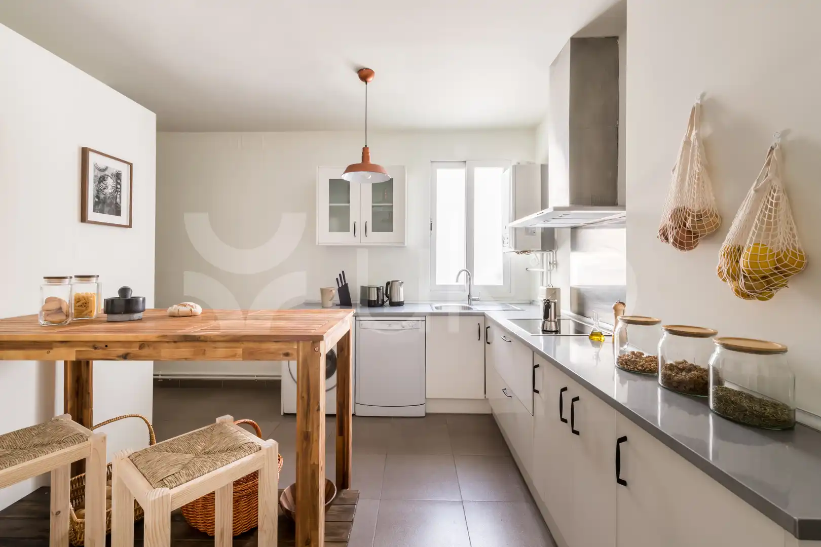 Cuina de Apartament de lloguer en Madrid amb Aire condicionat, Calefacció i Moblat