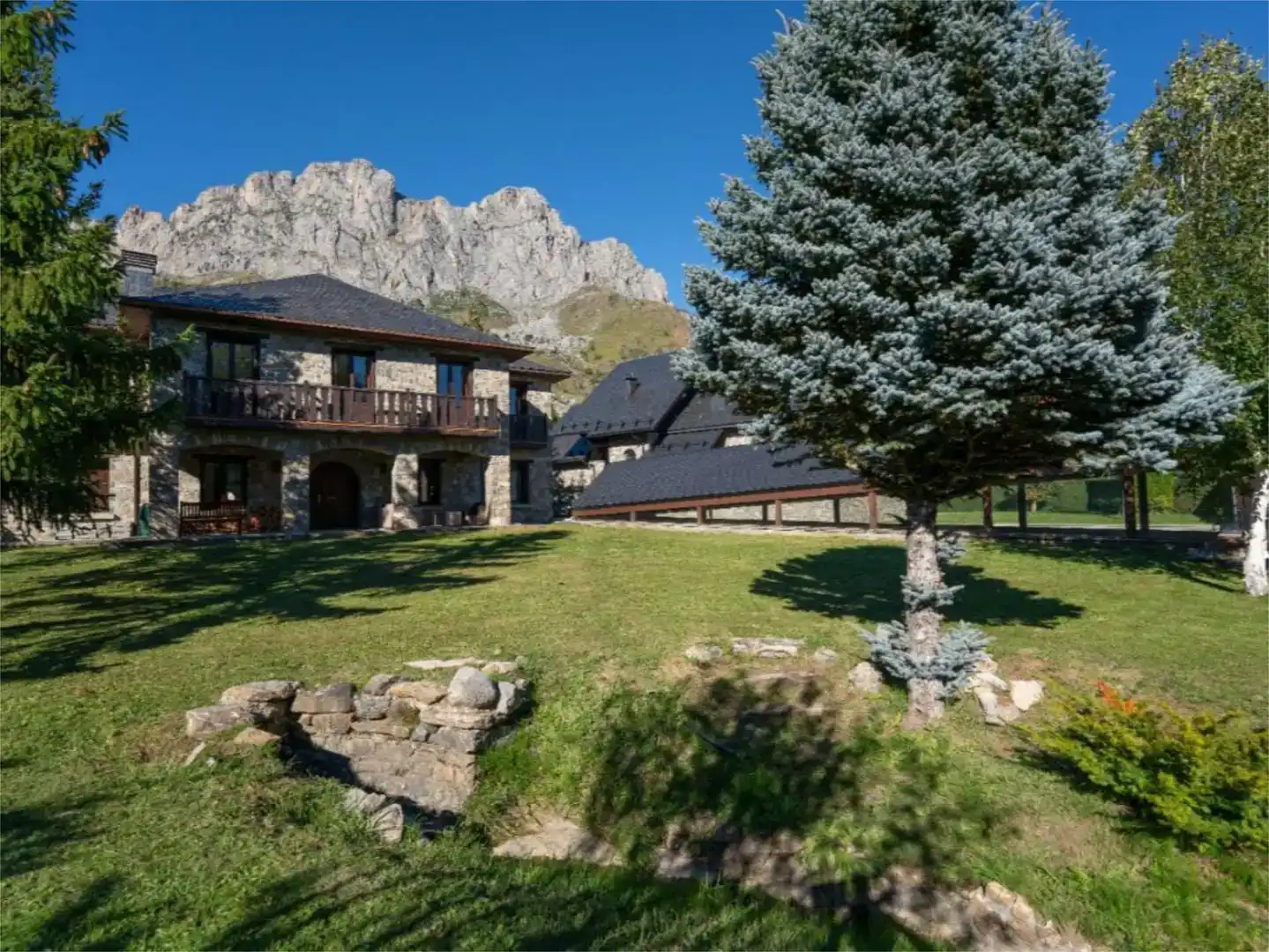 Vista exterior de Casa o xalet en venda en Sallent de Gállego amb Balcó