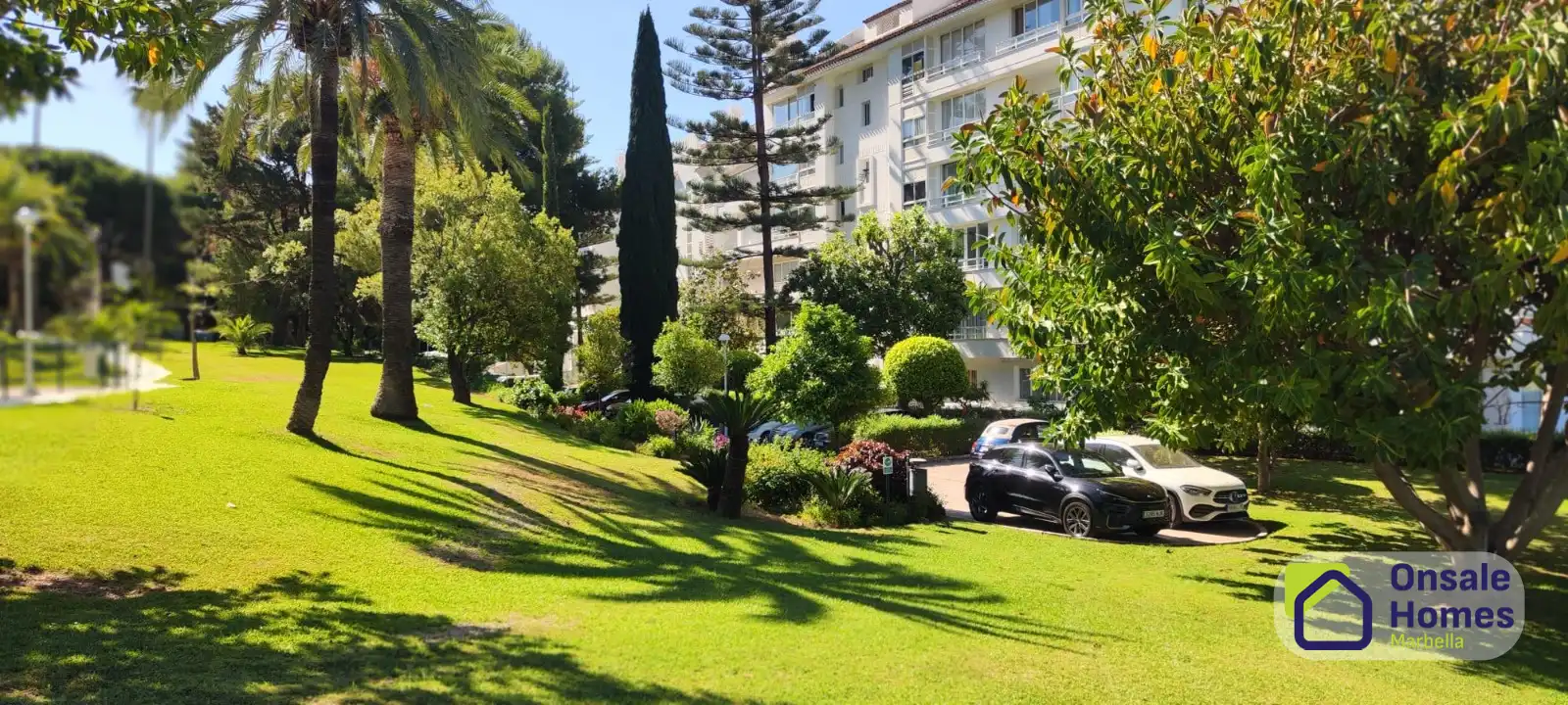 Vista exterior de Apartamento en venta en Marbella con Terraza, Trastero y Piscina comunitaria