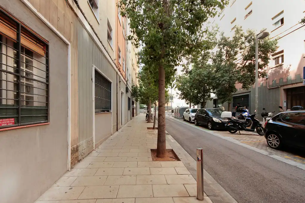 Vista exterior de Piso en venta en Nou Barris