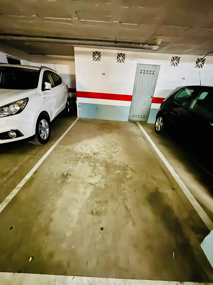 Parking de Piso en venta en Málaga con Aire acondicionado, Calefacción y Jardín privado