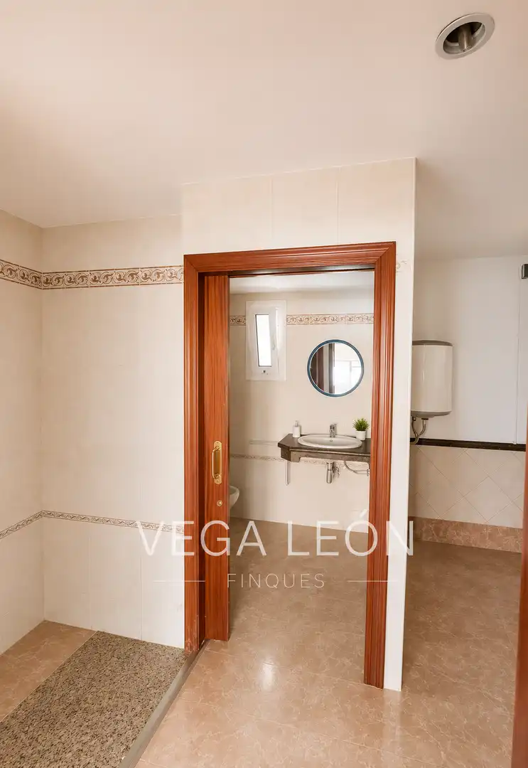 Bathroom of Commercial properties for rent in Calella
