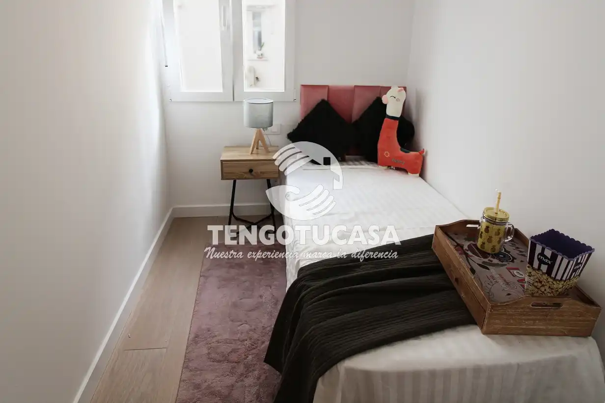 Bedroom of Flat for sale in Madrid  with Air Conditioner, Heating and Furnished